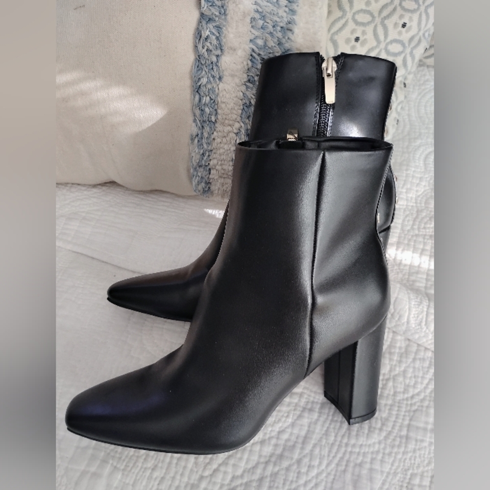 New In Box Nine West Black Sleek Heeled Boots Size 6.5